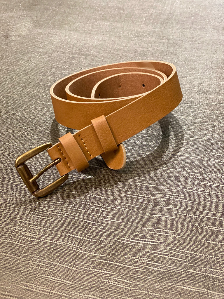A 0.8 inch wide dress belt in camel vegan leather. Nickel free brass buckle, tan/beige lining.